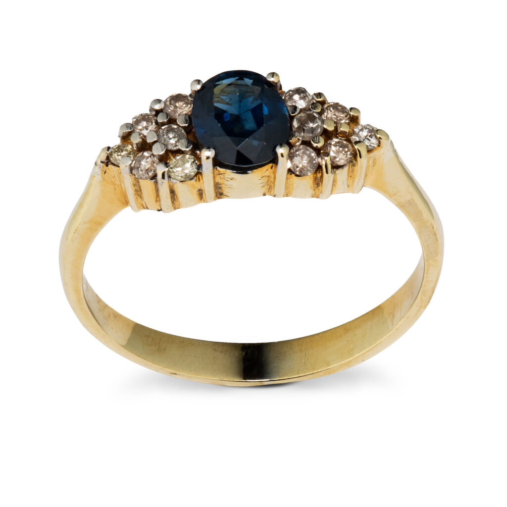 Ring, gult gull, safir, diamanter (0,18 ct.)