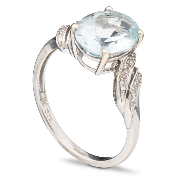 Ring, hvitt gull, akvamarin, diamanter (0,07 ct.)