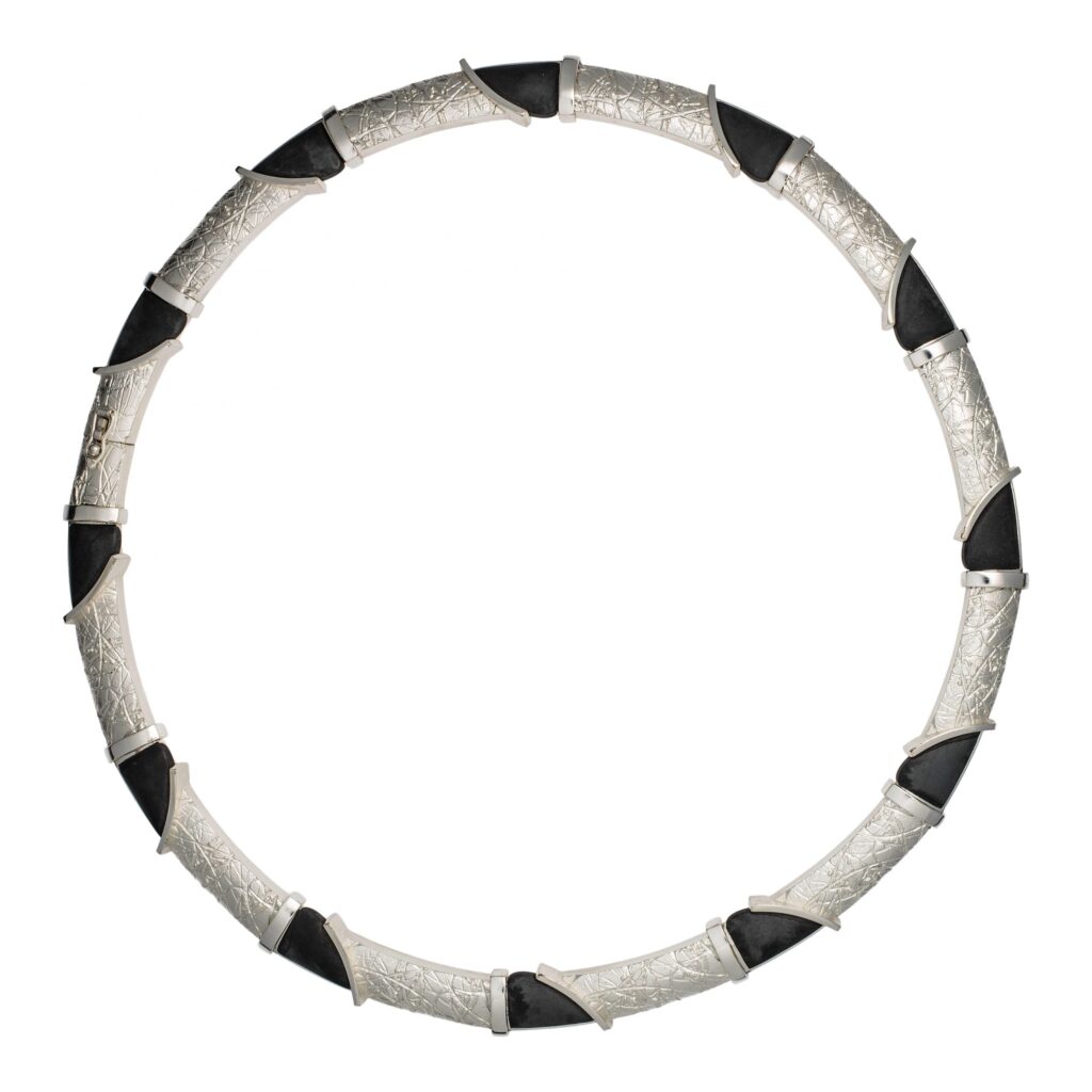 Christophe Burger, Lapponia "Ridelinda" collier, sterling sølv, hematitt