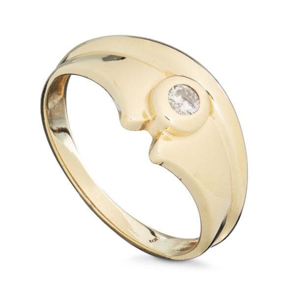 Ring, gult gull, diamant (0,10 ct.)