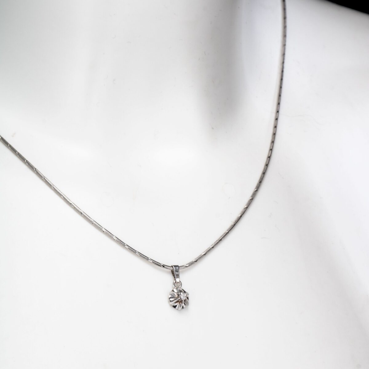 Anheng, hvitt gull, diamant (0,03 ct.) - Bilde 2