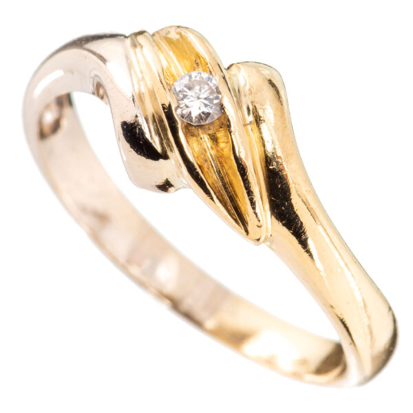 Ring, gult gull,diamant (0,05 ct.)