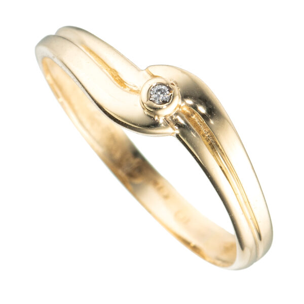 Ring, gult gull, diamant (0,01 ct.)