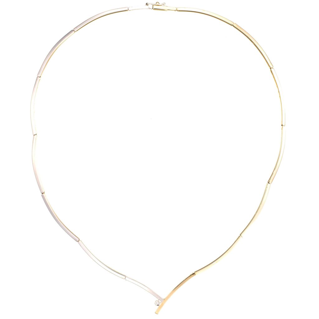 Halssmykke, gull, diamant (0,02 ct.)
