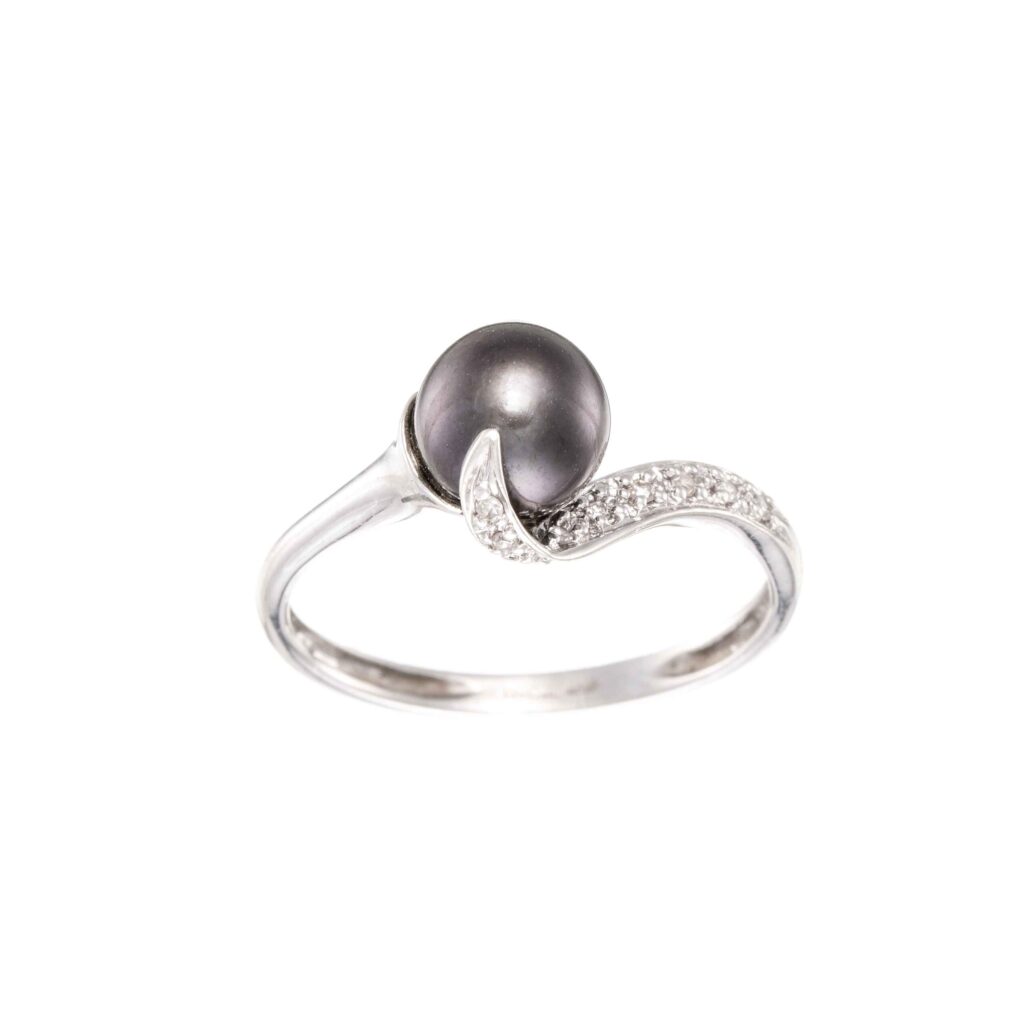 Sort perlering, hvitt gull, diamanter (0,045 ct.)
