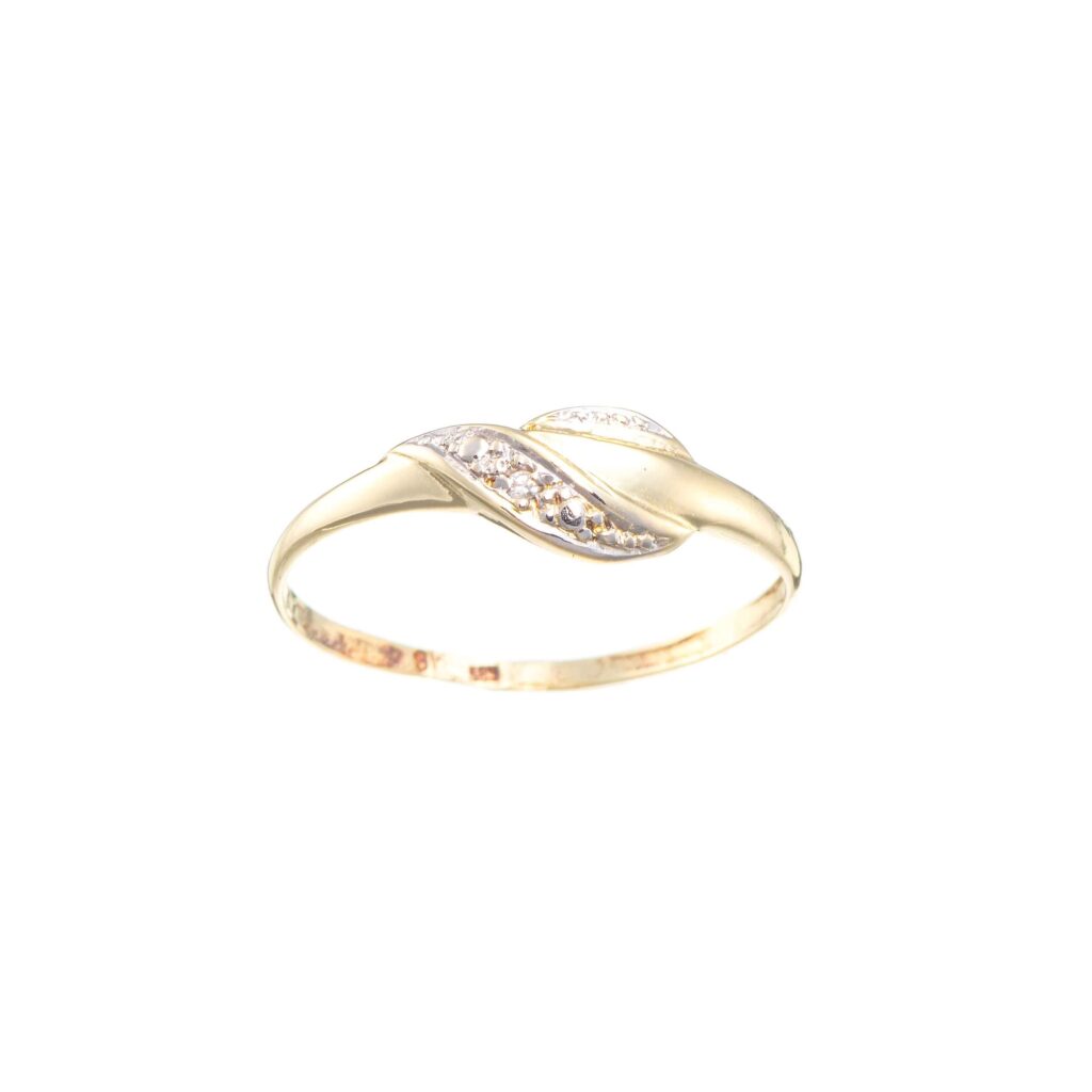 Ring, gult gull, diamant (<0,01 ct.)