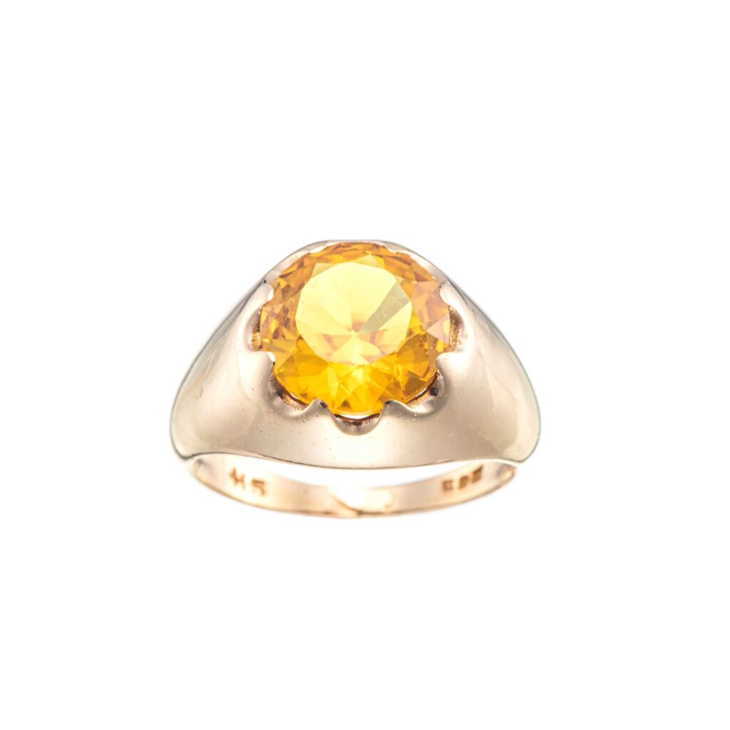 Ring, gult gull, fargesten