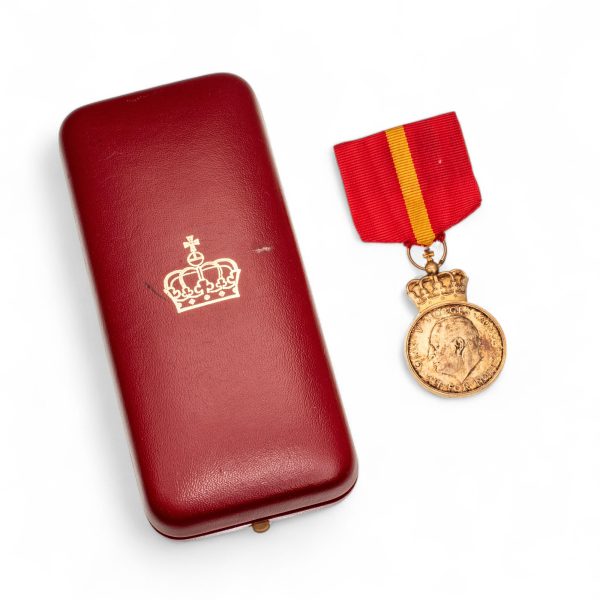 Olav V fortjenstmedalje i gull