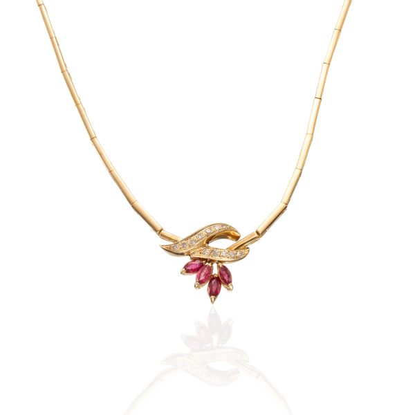 Rubin halssmykke, gult gull, diamanter (0,18 ct.)