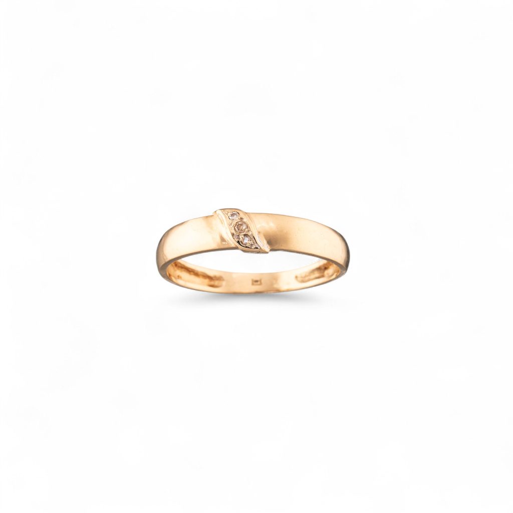 Ring, gult gull, diamanter (~0,01 ct.)