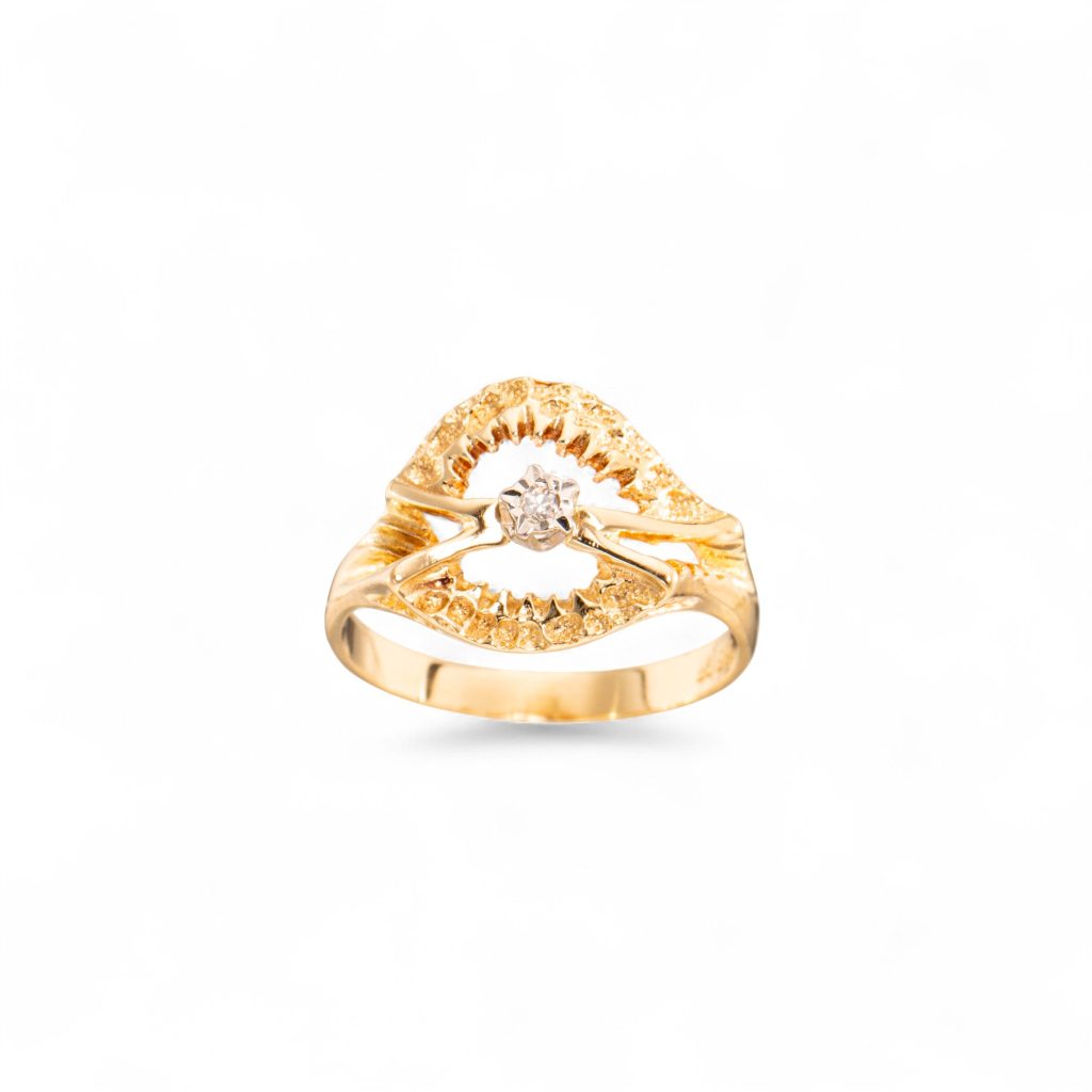 Ring, gult gull, diamant (0,025 ct.)