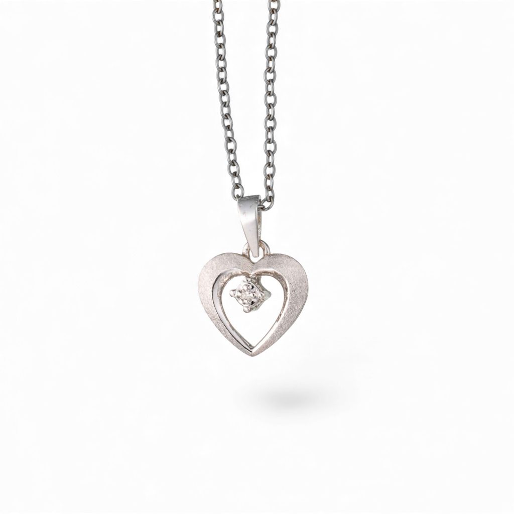 Hjerteanheng, hvitt gull, diamant (0,02 ct.)